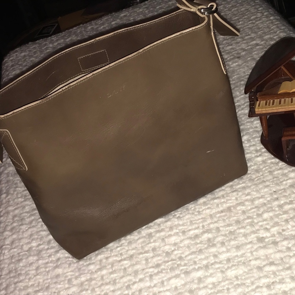 DKNY med Brown Leather Purse/shoulder bag/tote